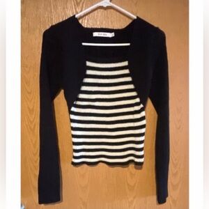 SALE🎈NWOT KNIT MIX SUPER CUTE STRIPED SHRUG SWEATER!
